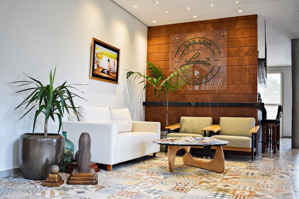 Lobby y Don Luis Bistró